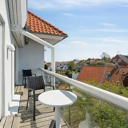 By The - Great Facilities And Consumption Included