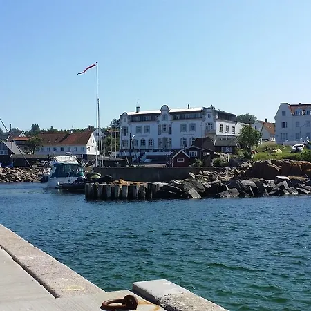 By The - Great Facilities And Consumption Included Appartement *