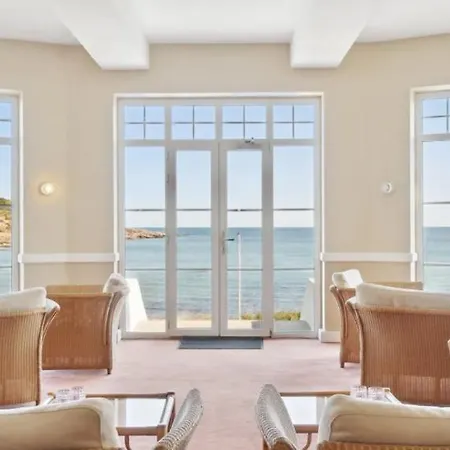 By The - Great Facilities And Consumption Included