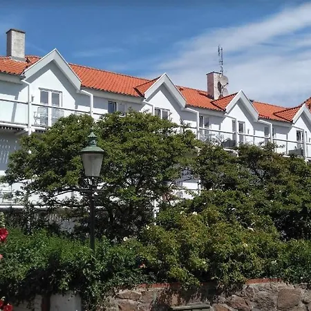 By The - Great Facilities And Consumption Included